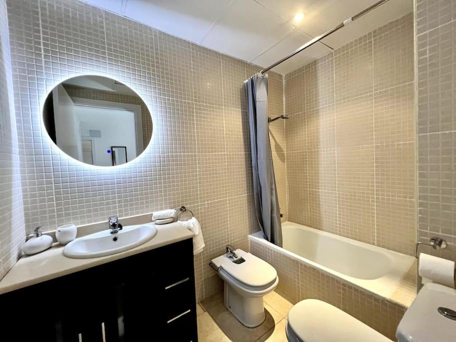 Acogedor Apartamento Entero Terrassa Extérieur photo